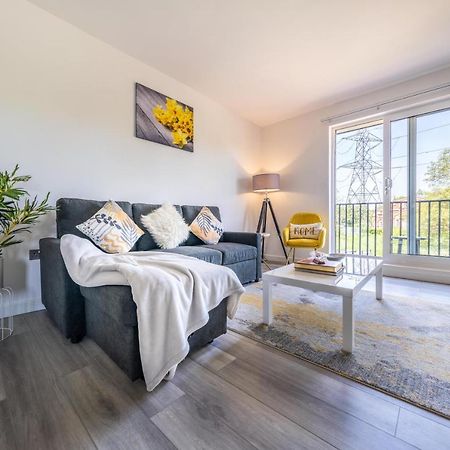 Ash View Place 4 -Heathrow - Thorpe Park - Free Parking Staines-upon-Thames Екстериор снимка