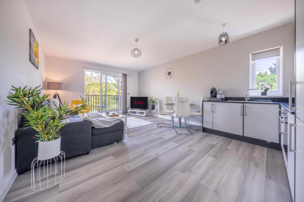 Ash View Place 4 -Heathrow - Thorpe Park - Free Parking Staines-upon-Thames Екстериор снимка
