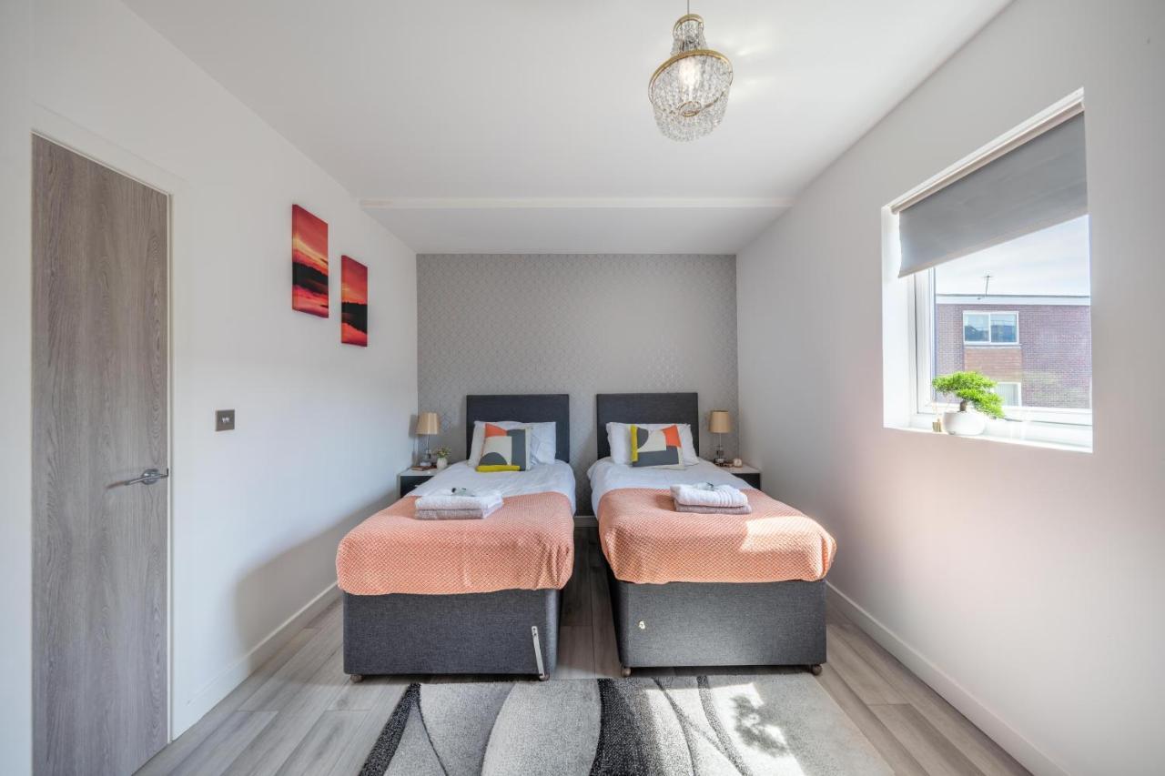Ash View Place 4 -Heathrow - Thorpe Park - Free Parking Staines-upon-Thames Екстериор снимка