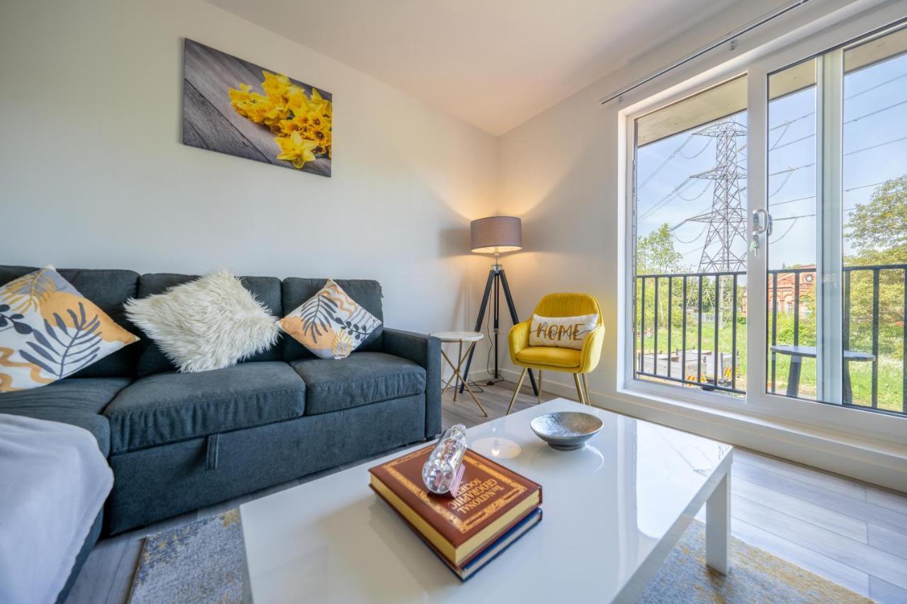 Ash View Place 4 -Heathrow - Thorpe Park - Free Parking Staines-upon-Thames Екстериор снимка