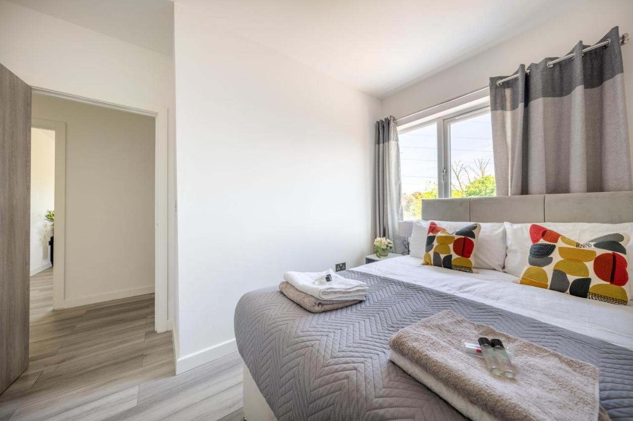 Ash View Place 4 -Heathrow - Thorpe Park - Free Parking Staines-upon-Thames Екстериор снимка