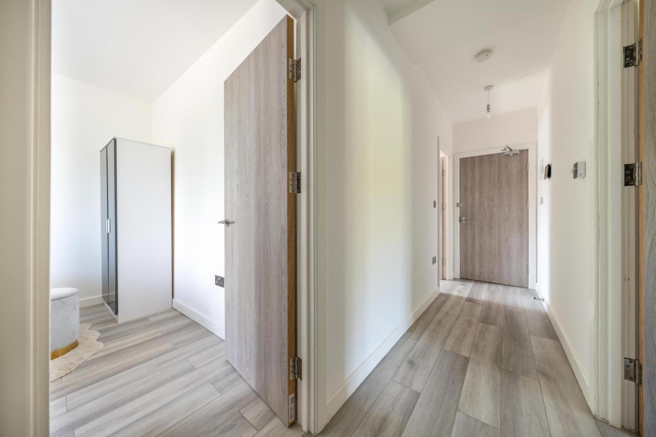 Ash View Place 4 -Heathrow - Thorpe Park - Free Parking Staines-upon-Thames Екстериор снимка
