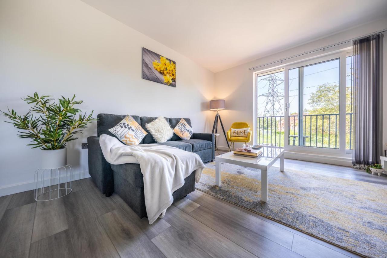 Ash View Place 4 -Heathrow - Thorpe Park - Free Parking Staines-upon-Thames Екстериор снимка