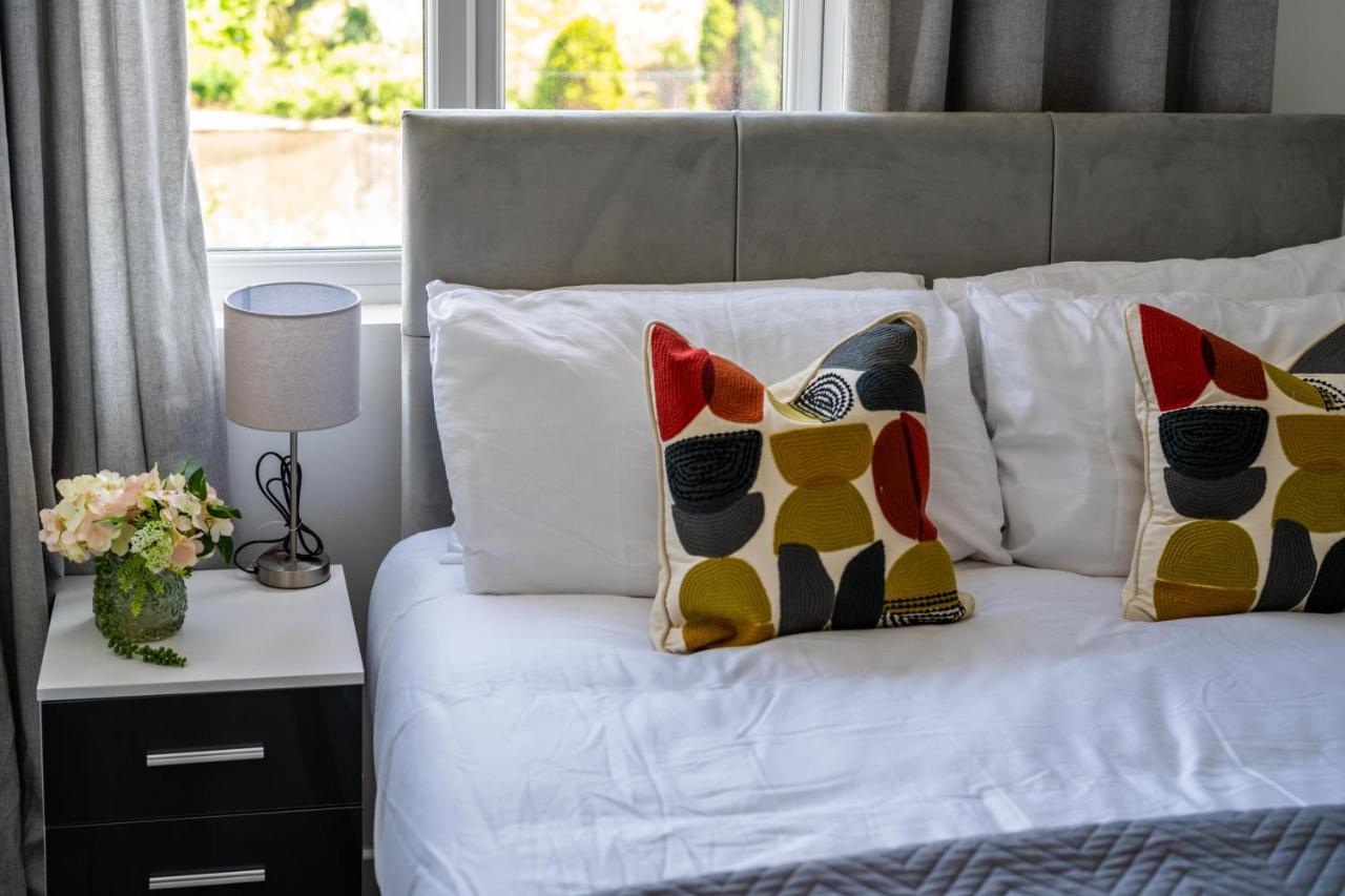Ash View Place 4 -Heathrow - Thorpe Park - Free Parking Staines-upon-Thames Екстериор снимка