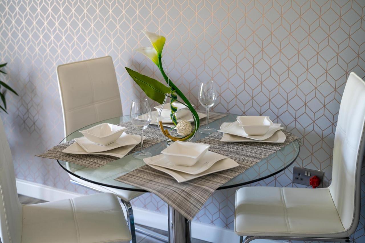 Ash View Place 4 -Heathrow - Thorpe Park - Free Parking Staines-upon-Thames Екстериор снимка