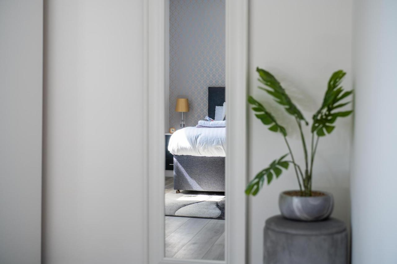 Ash View Place 4 -Heathrow - Thorpe Park - Free Parking Staines-upon-Thames Екстериор снимка