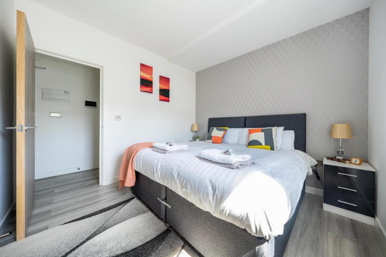 Ash View Place 4 -Heathrow - Thorpe Park - Free Parking Staines-upon-Thames Екстериор снимка